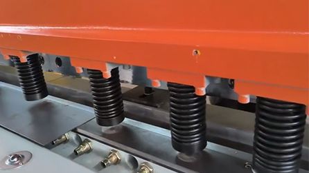  Hydraulic shearing machine