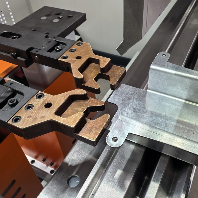 CNC Press brake 160t/3200mm Delem DA66T 8 1 axes